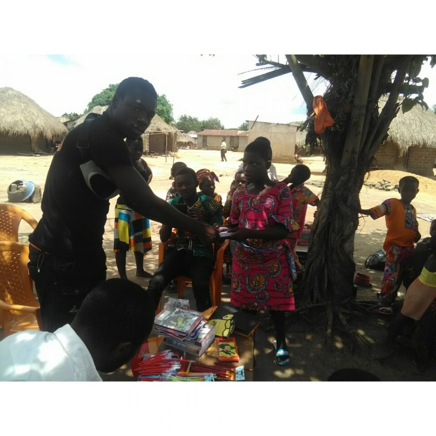 Le 01/10/17 précisement à la veille de la rentréé academique 2017 - 2018, l'association Soutien aux Enfants Démunis et Déscolarisés (SEDD TOGO) s'est portée volontière d'offrir des kits scolaires aux enfants nécessiteux du village de BOLOU - DEKPO en présence de leur chef ; ceci dans le but d'inciter ces enfants démunis à bien débuter la rentrée scolaire Le 01/10/17 précisement à la veille de la rentréé academique 2017 - 2018, l'association Soutien aux Enfants Démunis et Déscolarisés (SEDD TOGO) s'est portée volontière d'offrir des kits scolaires aux enfants nécessiteux du village de BOLOU - DEKPO en présence de leur chef ; ceci dans le but d'inciter ces enfants démunis à bien débuter la rentrée scolaire
