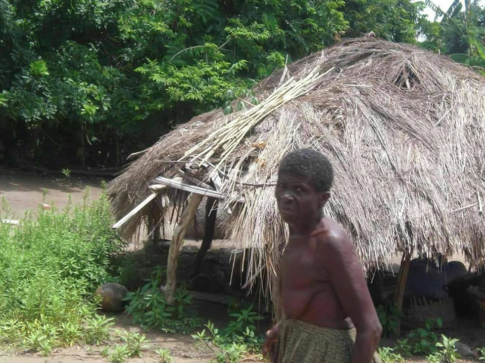 Séance organisée par le bureau provisoire de l'association SEDD(Soutien aux Enfants Démunis et Déscolarisés) TOGO qui était en mission de prospection à GAPÉ "Avélébé"localité située à environ 75km au Nord Est de Lomé pour édifier la communauté sur la gestion du bien public et le développement de l'esprit communautaire. Séance organisée par le bureau provisoire de l'association SEDD(Soutien aux Enfants Démunis et Déscolarisés) TOGO qui était en mission de prospection à GAPÉ "Avélébé"localité située à environ 75km au Nord Est de Lomé pour édifier la communauté sur la gestion du bien public et le développement de l'esprit communautaire.